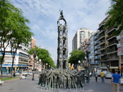 Памятник национальному развлечению каталонцев-созданию пирамид из людей. Находится в г.Террагона - не далеко от Салоу.