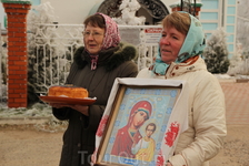 Встречали нас по русскому обычаю хлебом с солью , да с Вологодским гостеприимством и радушием.