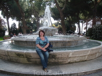 У фонтана на площади в Тиволи