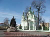 Памятник св. Афанасию Брестскому. Сразу за Интуристом