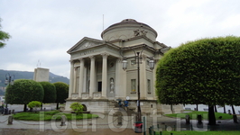 Комо.
Tempio Voltiano.Храм в честь Алесандро Вольта.Он уроженец этих мест.