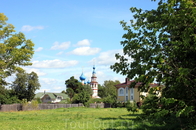 Изящная Корсунская церковь замыкает перспективу въезда в город со стороны Ярославля. Вид со стороны улицы Островского.
