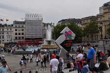 Знаменитый циферблат, отсчитывающий дни, минуты и секунды до Лондонской Олимпиады. (Трафальгарская площадь)