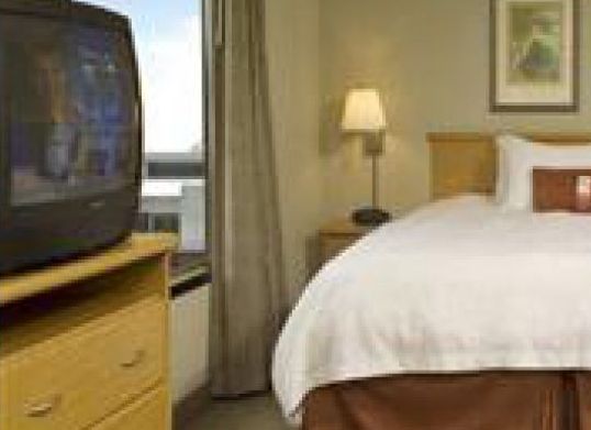 Hampton Inn & Suites by Hilton San Jose Airport