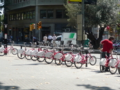 один из распрастраненых видов транспорта в Барселоне..такой вот велосипед почти на каждой улице взять можно..ну не бесплатно, разумеется..)