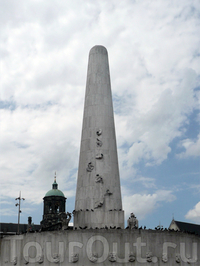 Национальный монумент на площади Дам