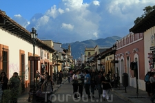 Одна изцентральных улиц Сан-Кристобаля
