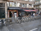 один из видов транспорта Парижа велосипед, хотя, в основном парижане гоняют на мотоциклах