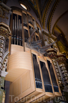Орган насчитывает 4230 труб, 63 регистра, 4 мануала и 1 педаль. Здесь проходят органные концерты. Из-за замечательного звучания инструмента,  Каталония ...