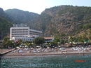 Вид на отель с моря