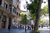 Первая улица в Барселоне которую мы увидели выйдя из метро, на станции Площадь Каталония