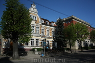 Здание музыкальной школы в Черняховске. Опознать ее можно было по доносившимся звукам из открытого окна :)
Здание старинной немецкой постройки