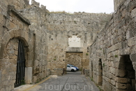 Одни из ворот Старого города Родоса