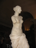 Венера Милосская - одна из самых популярных девушек Лувра.