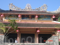 Пагода Лонг-Шон- действующая пагода, в ней проживают монахи и проходят службы