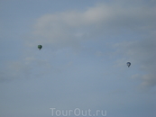 Воздушные шары в небе над городом. В Лейпциге, кстати, через несколько дней проходил фестиваль воздушных шаров, но к сожалению из-за погодных условий в ...