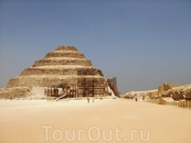 Ступенчатая пирамида Джосера(первая пирамида Древнего Египта).