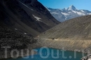 Озеро на высокогорных перевалах по дороге Манали-Лех (высота около 5000 метров)