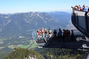 платформа AlpspiX висит на 1000м высоте над долиной, а высота над ур. моря - 2080м.