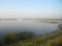 Теплоход на Волге (или водохранилище). Снято недалеко от Рыбинска