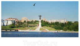 памятник Матери-покровительнице