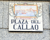 Первым пунктом моей прогулки была Plaza del Callao. Название площади происходит от морской битвы при Callao, где сражалась испанская армада и перуанский ...