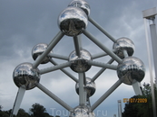 Атомиум — одна из главных достопримечательностей и символ Брюсселя. Атомиум был спроектирован к открытию всемирной выставки 1958 архитектором Андре Ватеркейном ...