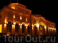 Ереван,пл.Республики,здание Музейного комплекса