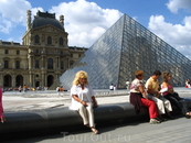 Louvre - дворец искусств, один из богатейших музеев мира