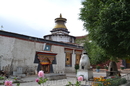 Монастырь Пелкор Чоде представлял собой комплекс из 15 монастырей трех разных традиций, что само по себе является редкостью для тибетского буддизма. 9 ...