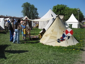 Это палатки участников фестиваля.