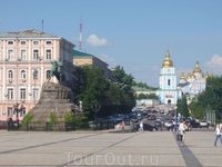 Софийская площадь с памятником  Богдану Хмельницкому 