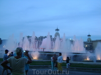 площадь Эспанья (Placa d'Espanya)
Magic Fountains
