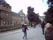 Слева Люксембургский дворец
