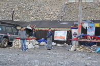 Базовый лагерь Джомолунгмы
Для посещения лагеря требуется разрешение от правительства Китая. как и посещение Тибета вообще.