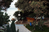 Пляж Anthony Quinn, названный в честь голливудского актера 5 минут езды от Фалираки