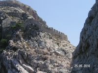 скалы с частью крепостной стены (яхт-тур)