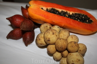 фрукты...лонгкон папайа и еще каие то мохнатые штучки