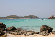 о. Ко Ларн маленький тайский пляж