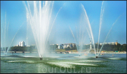 фонтан в центре залива