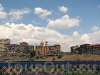 Церковь Сурб Саргис XV в., вид с моста Ахтанак