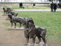 скульптуры во дворце Топкапи