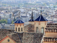 С этой же смотровой площадки видны потрясающей красоты купола церкви Церковь святого Филиппа Нери (Iglesia de San Felipe de Neri), которая является частью ...