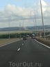 Подъезжаем к мосту Нормандия. Один из самых длинных подвесных мостов в мире (2350 метров). Делали его семь лет.