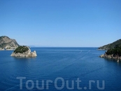 маленький островок является условной границей между двумя морями: Средиземным и Эгейским!