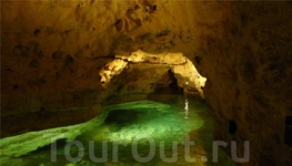 Карстовая пещера города Тапольца 