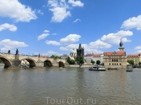 Наша экскурсия закончилась на Карловом мосту. А я пообедала и решила прокатиться на кораблике, тем более погода была теплой и солнечной. Мы отплыли от ... Наша экскурсия закончилась на Карловом мосту. А я пообедала и решила прокатиться на кораблике, тем более погода была теплой и солнечной. Мы отплыли от ...