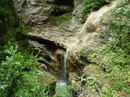Водопадик, ниспадающий в Гуамское ущелье и сливающийся с рекой Курджипс