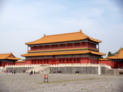Гугун - дворец китайских императоров, живших здесь с 1421г. и до конца императорской власти в Китае.
Здесь огромное количество павильонов - Высшей гармонии ...