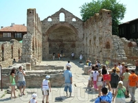 Римская базилика. Римляне тоже когда-то захватывали болгар.